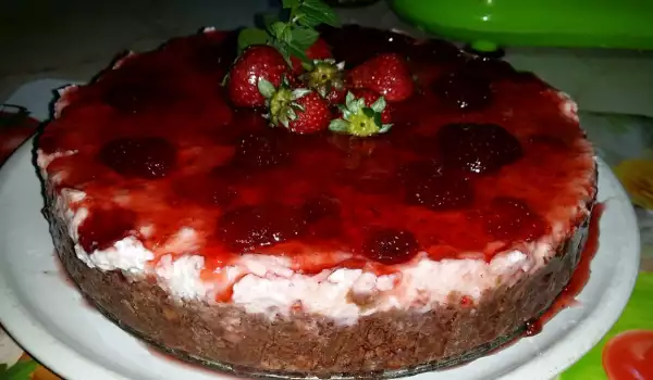 Cheesecake with Strawberries and Chocolate Biscuits