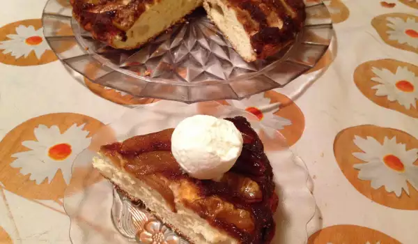 Caramelized Cake with Apples