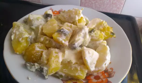 Oven-Baked Potatoes with Cream and Mozzarella