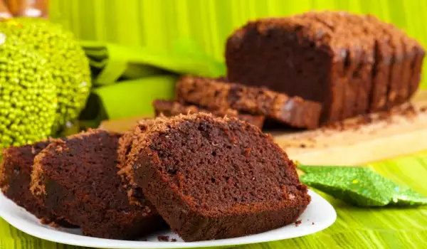 Cake with Chocolate Chips and Rum