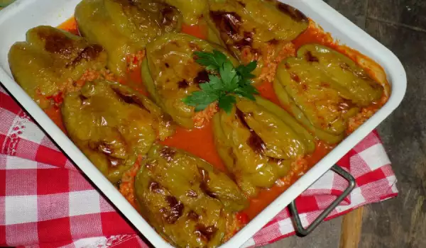 Classic Stuffed Peppers with Rice