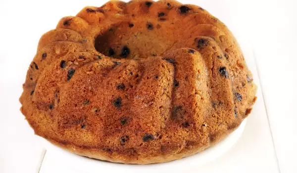 Belgian Cake with Raisins and Walnuts