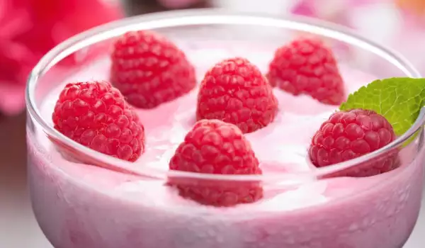 Jellied Yoghurt with Raspberries