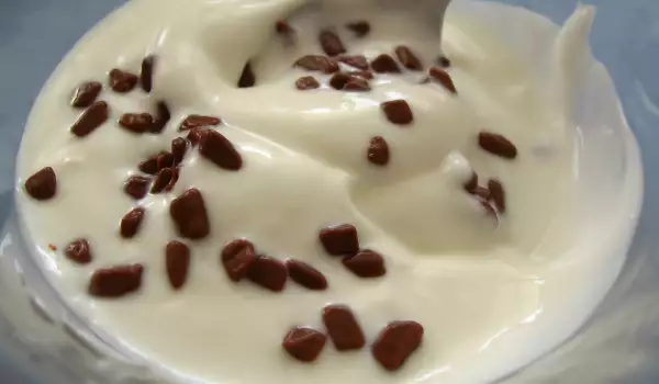 Vanilla Cream with Chocolate Chunks