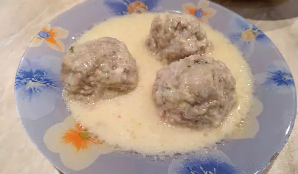 Economical Meatballs with White Sauce