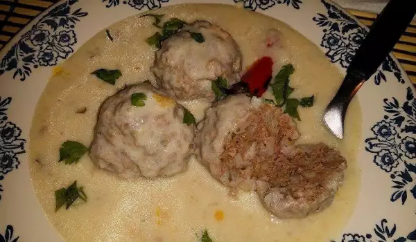 Extravagant Meatballs in White Sauce
