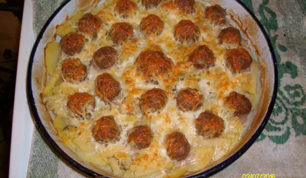 Meatballs with Potatoes in the Oven