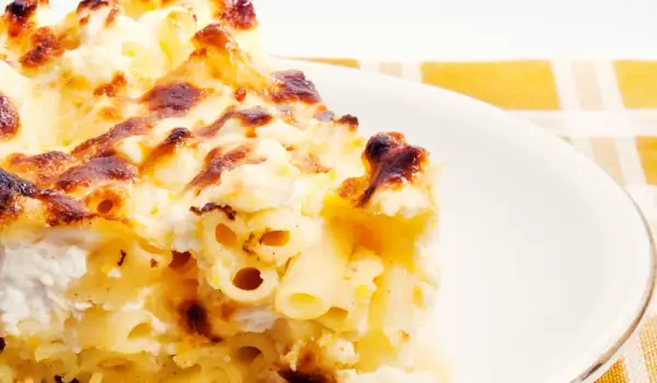 Macaroni with Eggs and Feta Cheese