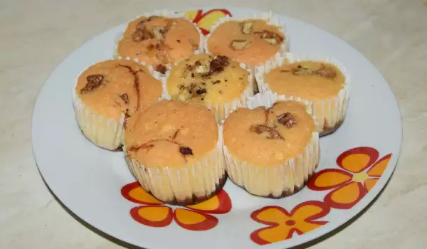 Muffins with Walnuts and Jam