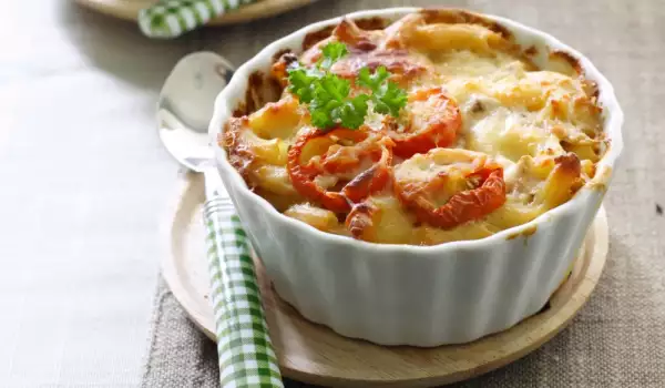 Baked Macaroni With Cream And Tomato