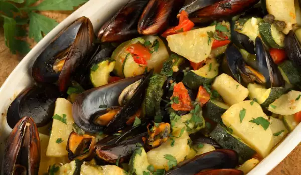Mussels with Fried Potatoes