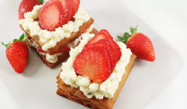 Mille-Feuille with Strawberries and Red Wine