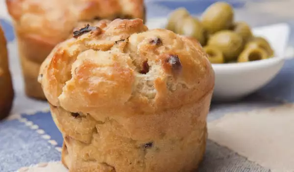 Muffins with Cottage Cheese and Olives
