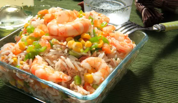 Salad with Shrimp and Rice