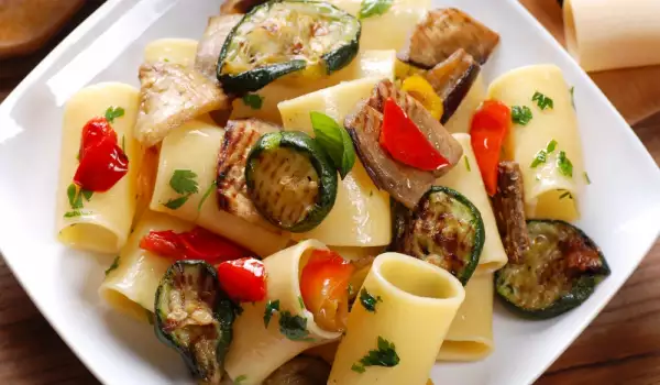 Macaroni with Vegetables and Aromatic Herbs