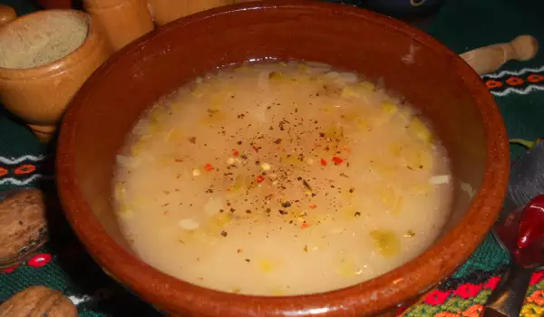 Cracholina (Bulgarian Cabbage Juice Soup)