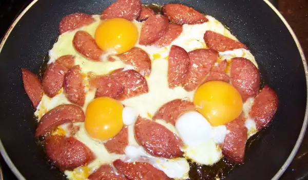 Fried Sausage with Eggs