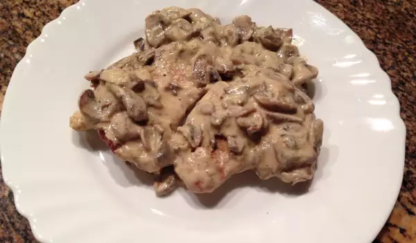 Steaks with White Wine and Mushroom Sauce
