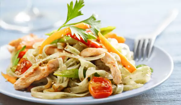 Italian Salad with Spaghetti and Chicken