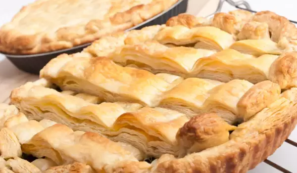 Puff Pastry Pie with Walnuts