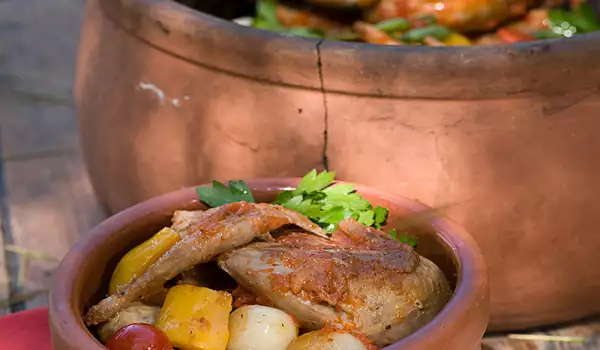 Delicious Chicken in a Clay Pot