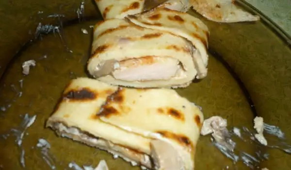 Pancakes with Chicken, Mushrooms and Cream