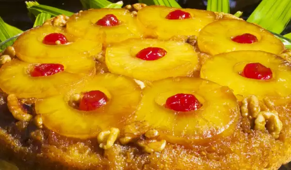 Upside-Down Cake with Pineapple