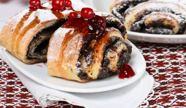 Panettone Roll with Jam