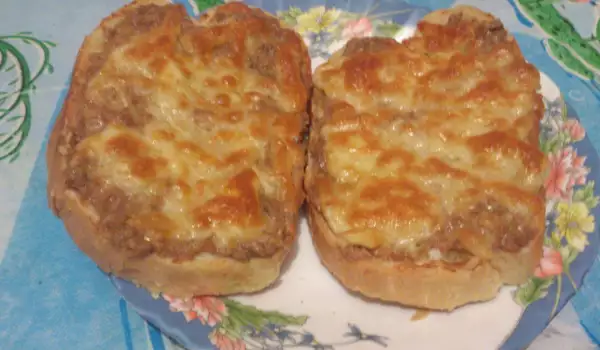 Quick Mince, Egg and Cheese Sandwiches