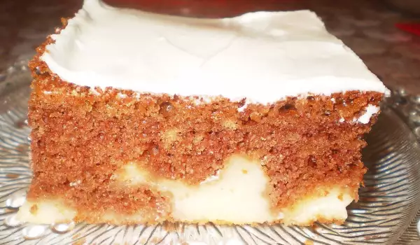 Juicy Cake with Vanilla Pudding