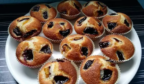 Fluffy Muffins with Fruits