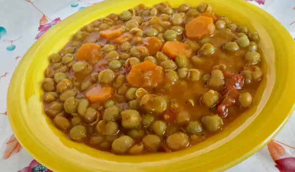 Stew with Peas, Carrots and Tomatoes