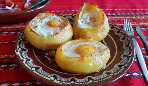 Eggs in Potatoes
