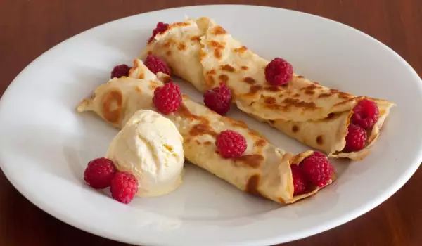 Pancakes with Raspberries and Ice Cream