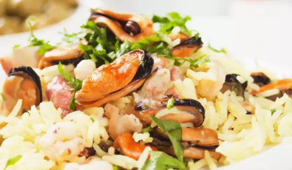 Rice with Frozen Clams in the Oven