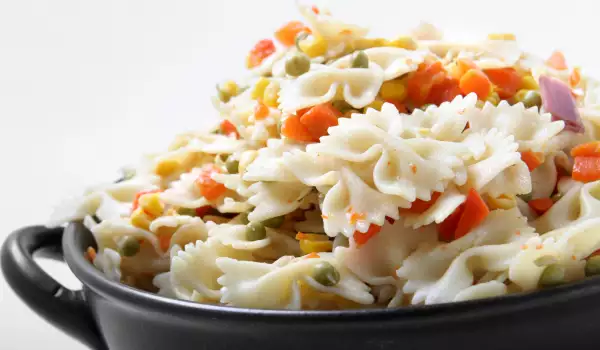 Salad with Pasta and Vegetables