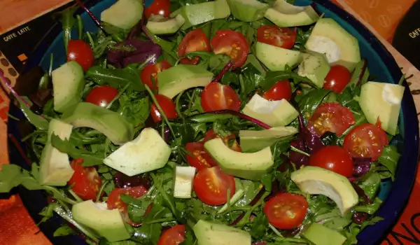 Salad with Arugula and Avocado