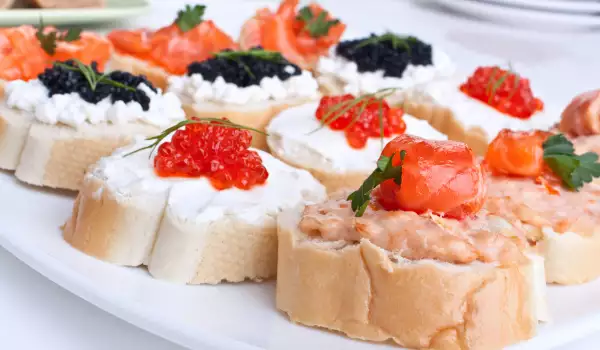 Shopi-Style Sandwiches with Cottage Cheese and Tomatoes