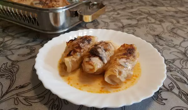 Stuffed Cabbage Leaves in White Sauce