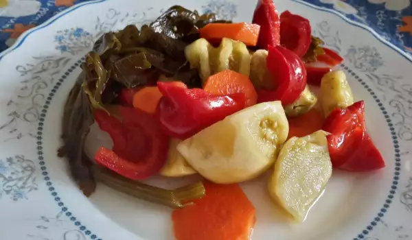 Country-Style Pickle with Bell Peppers