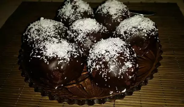 Chocolate Balls with Rum and Raisins