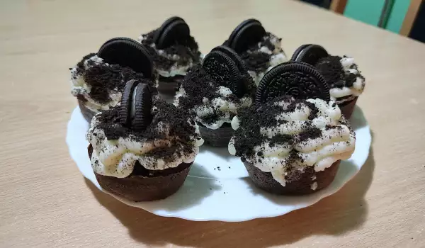 Chocolate Muffins with Oreo Cookies