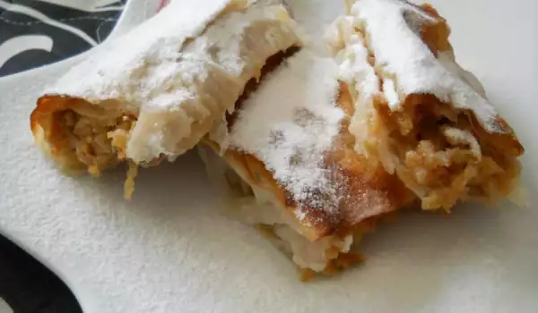 Strudel with Apples and Ready-Made Sheets