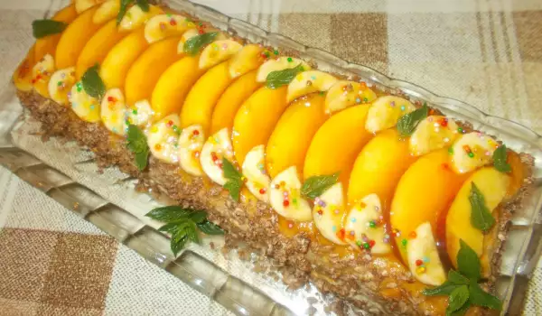 Cake with Biscotti, Peaches and Bananas
