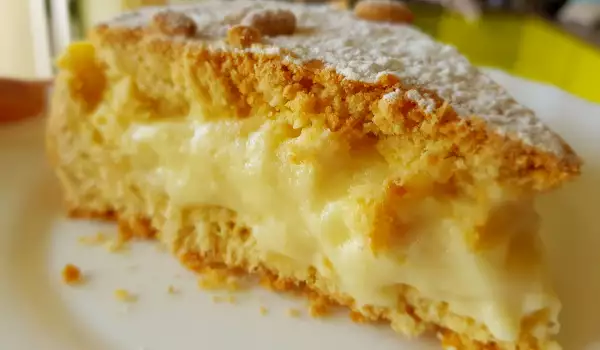 Extravagant Cake with Vanilla Cream