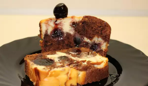 Cake with Sour Cherries and Cream Cheese