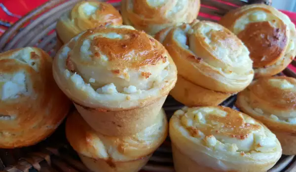 Salty Scones with Feta in Muffin Forms