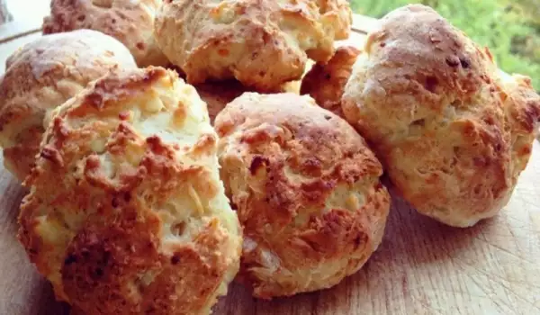 Easy and Salty Feta Cheese Buns