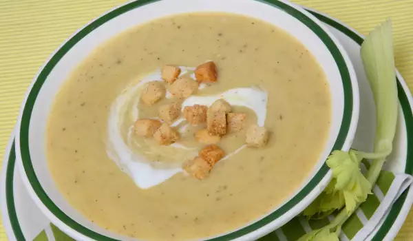 Russian Cream Soup with Croutons