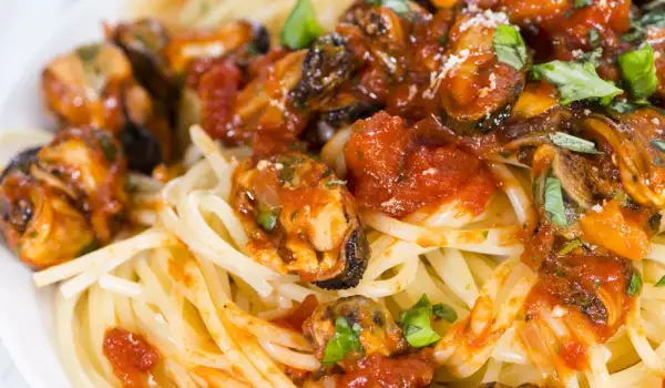 Spaghetti with Fish and Mussels